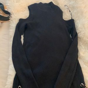 EUC☀️Black open shoulder, long sleeve sweater